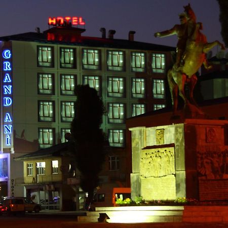 קארס Grand Ani Hotel מראה חיצוני תמונה